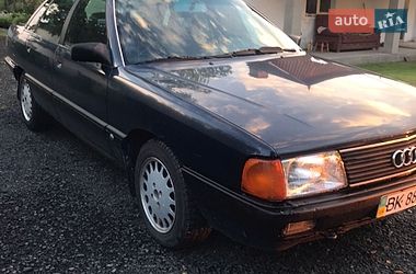 Седан Audi 100 1989 в Любешове