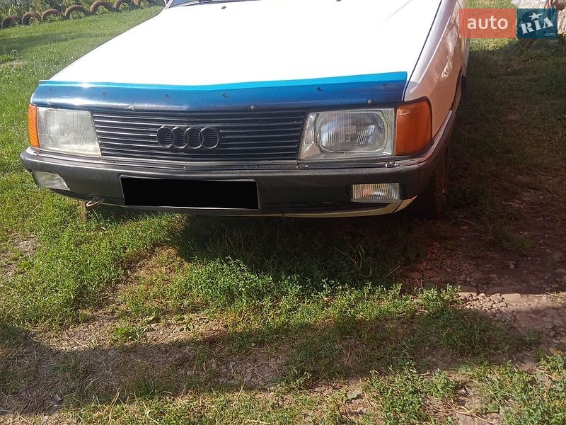 Седан Audi 100 1990 в Залещиках