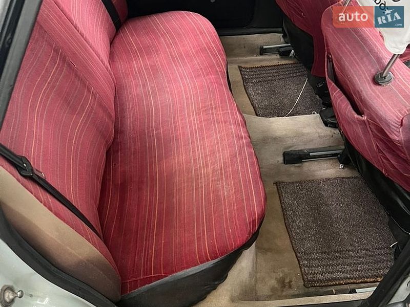 Седан Audi 100 1985 в Золочеві