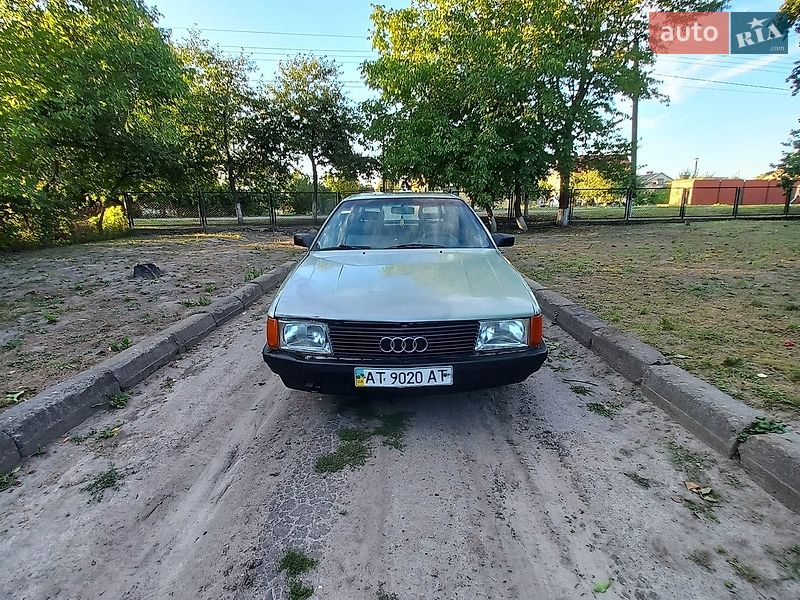 Седан Audi 100 1983 в Володимирі