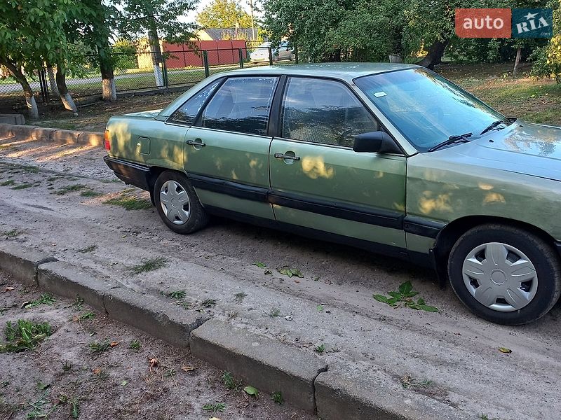Седан Audi 100 1983 в Володимирі