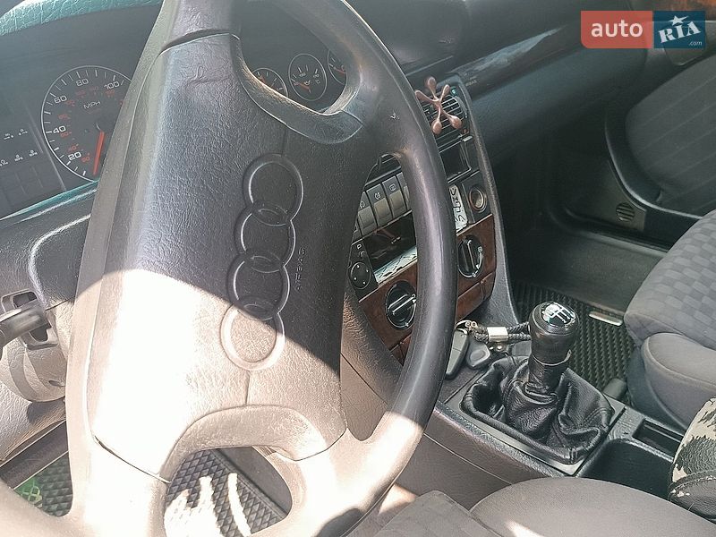 Седан Audi 100 1993 в Остроге