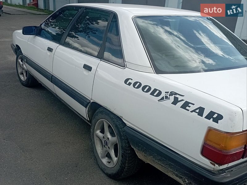 Седан Audi 100 1989 в Хмільнику