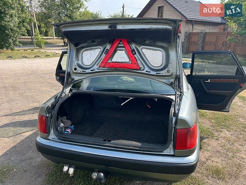 Седан Audi 100 1992 в Смілі