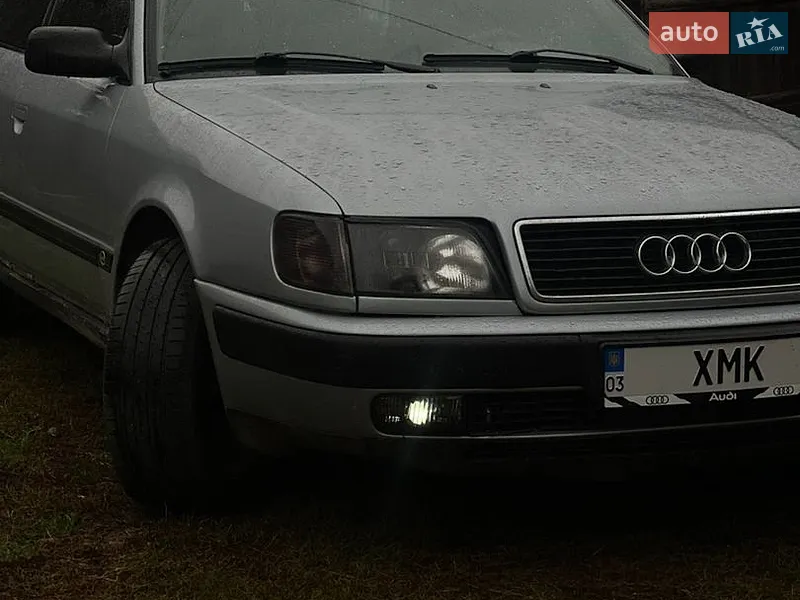 Audi 100