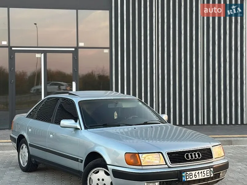 Audi 100