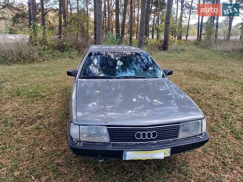 Audi 100
