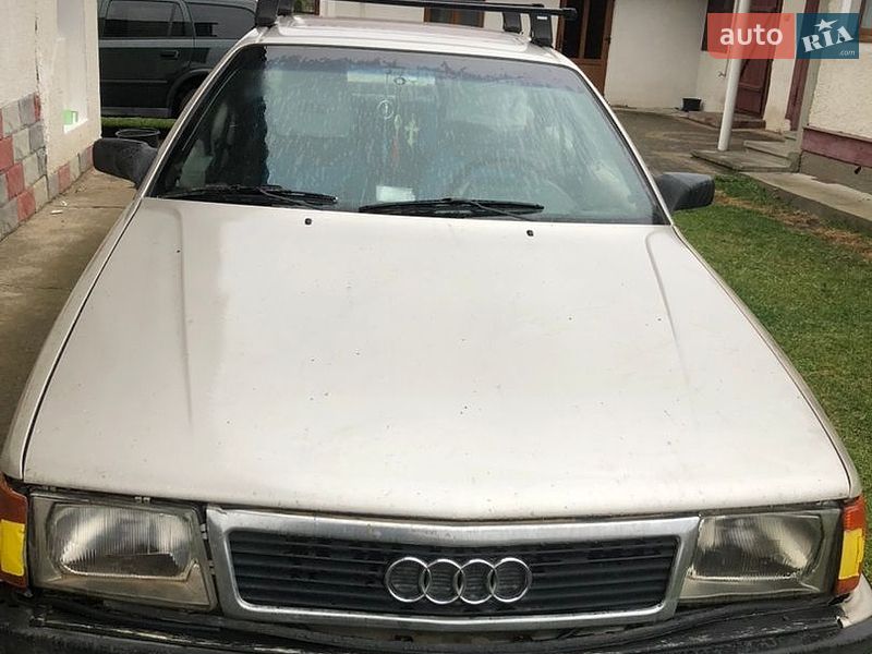 Седан Audi 100 1986 в Спасі