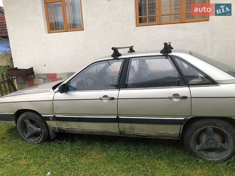 Седан Audi 100 1986 в Спасі