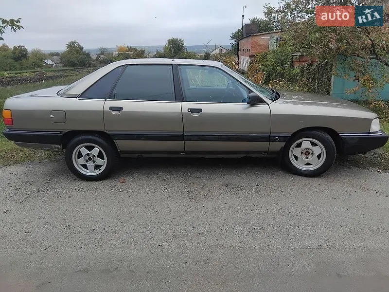 Audi 100