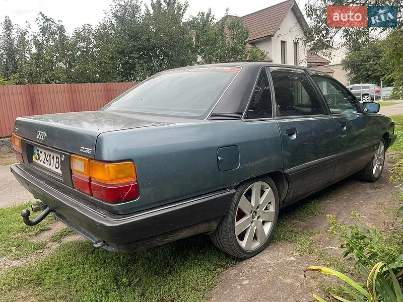 Audi 100
