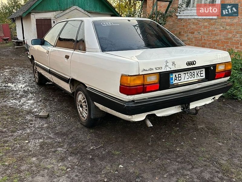 Седан Audi 100 1988 в Хмільнику