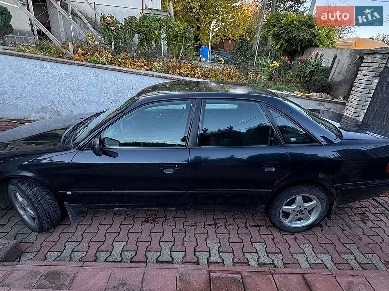 Седан Audi 100 1993 в Черновцах