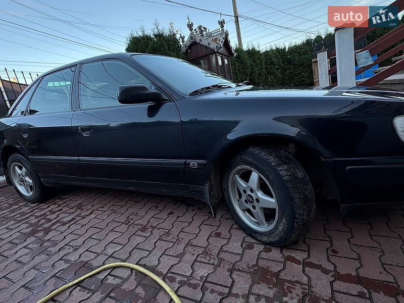 Седан Audi 100 1993 в Черновцах