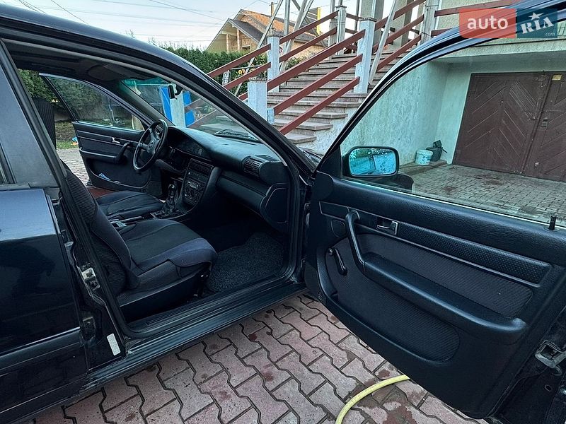 Седан Audi 100 1993 в Черновцах