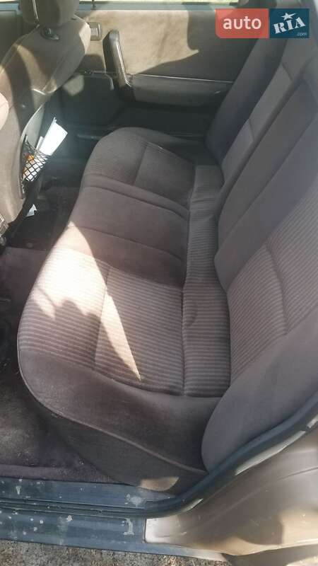 Седан Audi 200 1984 в Маневичах