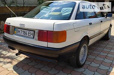 Седан Audi 80 1988 в Доброславе
