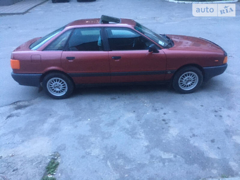 Седан Audi 80 1987 в Волочиске