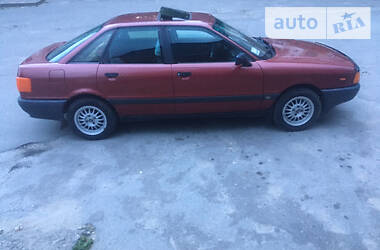 Седан Audi 80 1987 в Волочиске