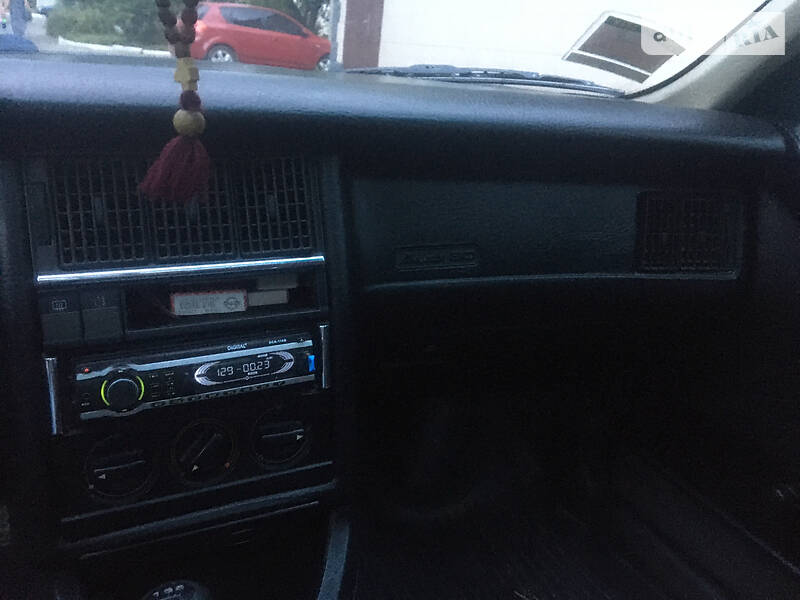 Седан Audi 80 1987 в Волочиске