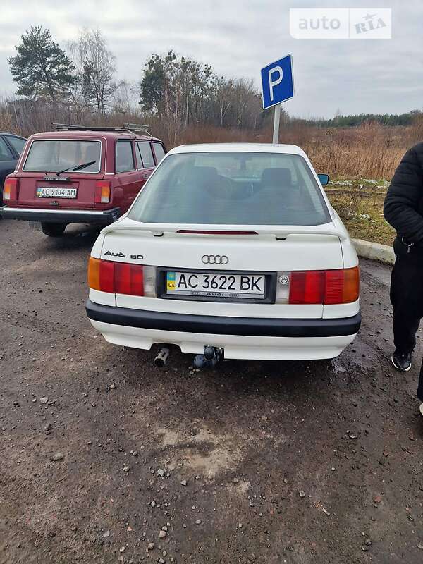 Седан Audi 80 1989 в Киверцах