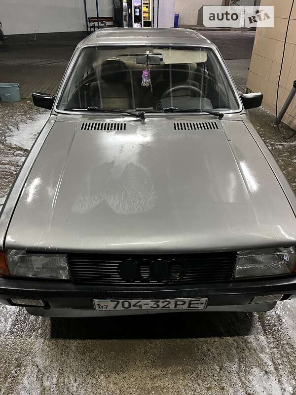 Седан Audi 80 1985 в Виноградове