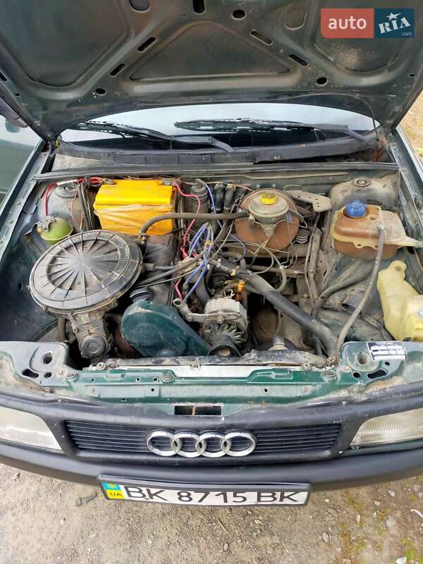 Седан Audi 80 1988 в Гоще