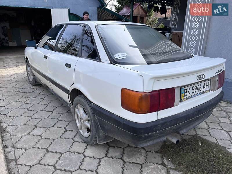 Седан Audi 80 1988 в Млиніві