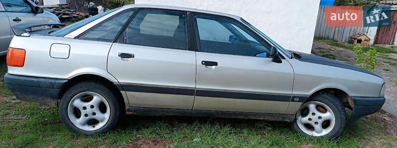 Седан Audi 80 1988 в Дубровице