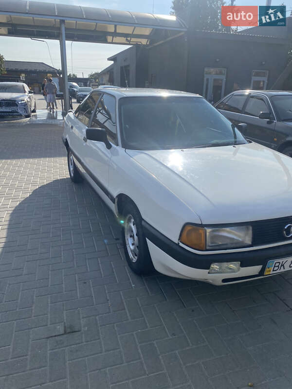 Седан Audi 80 1988 в Любешове