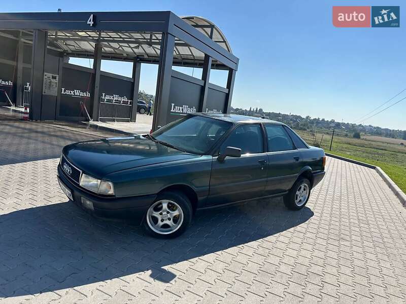 Седан Audi 80 1990 в Шумске