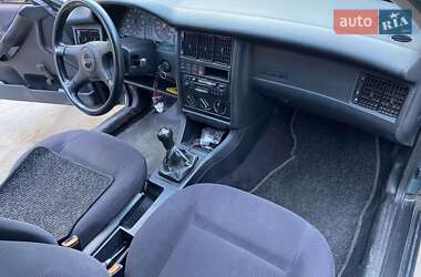 Седан Audi 80 1992 в 