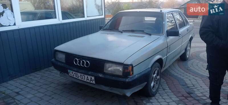 Седан Audi 80 1986 в Черновцах