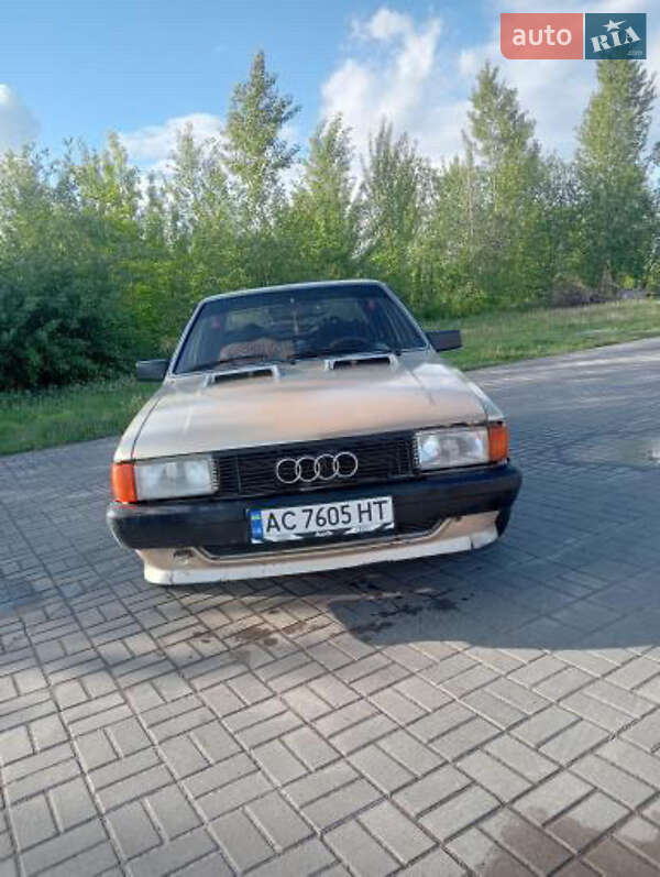 Седан Audi 80 1986 в Нововолынске