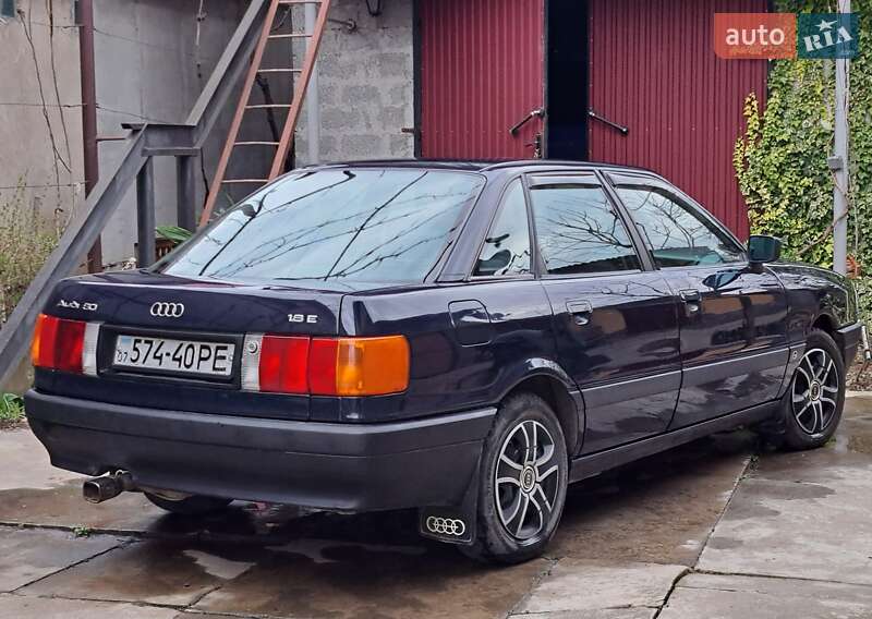 Седан Audi 80 1988 в Виноградові