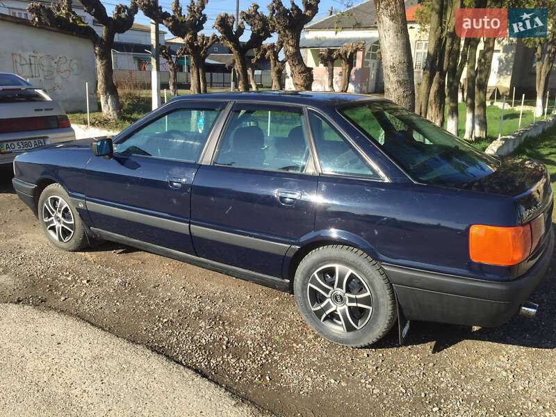 Седан Audi 80 1988 в Виноградові