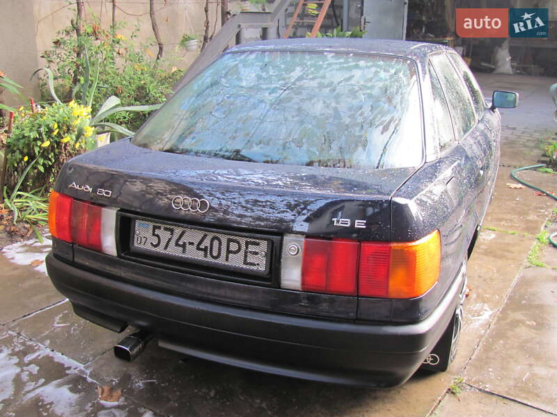 Седан Audi 80 1988 в Виноградові