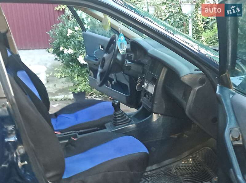 Седан Audi 80 1988 в Виноградові