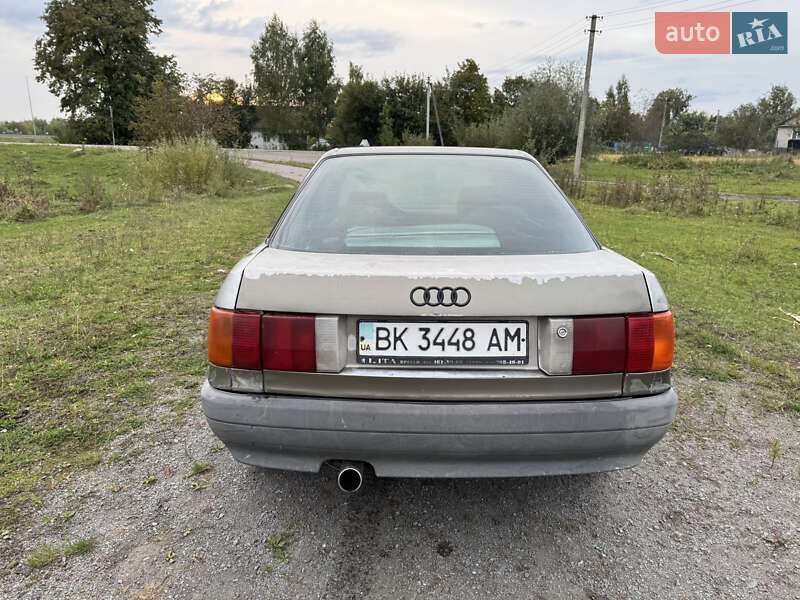 Седан Audi 80 1988 в Кореці