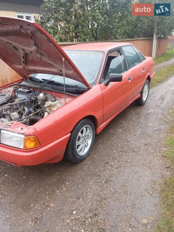 Седан Audi 80 1987 в Черновцах