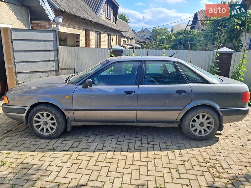 Седан Audi 80 1995 в  фото Седан Audi 80 1995 в