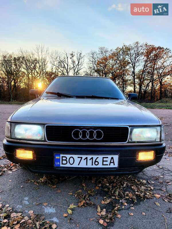 Седан Audi 80 1988 в Тростянце