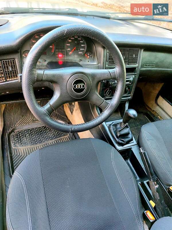 Седан Audi 80 1988 в Тростянце