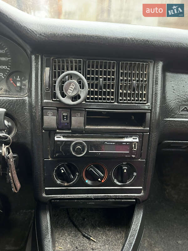 Седан Audi 80 1987 в Хотине