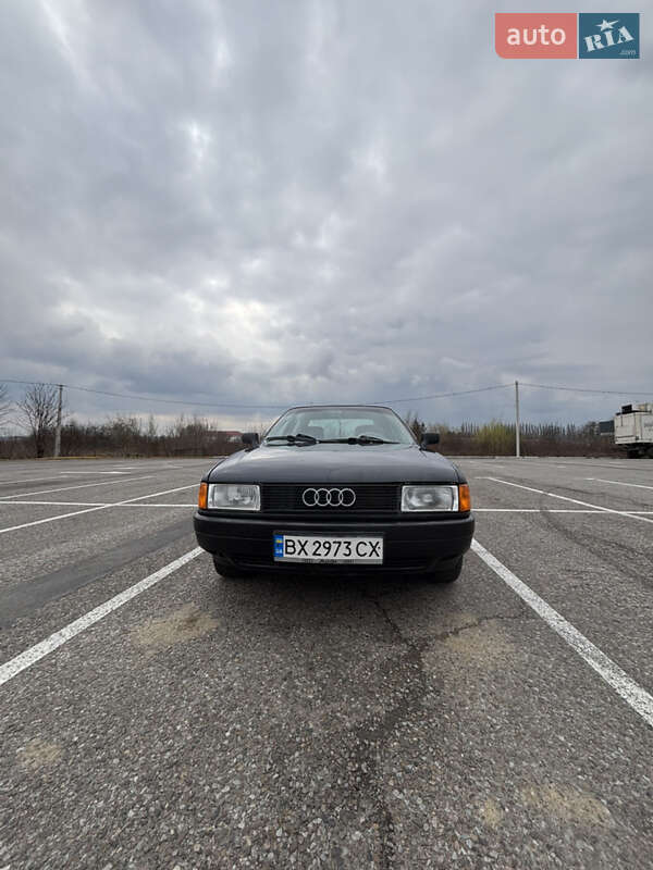 Седан Audi 80 1989 в Черновцах
