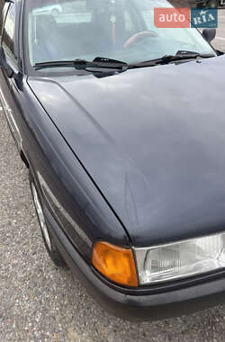 Седан Audi 80 1989 в Черновцах