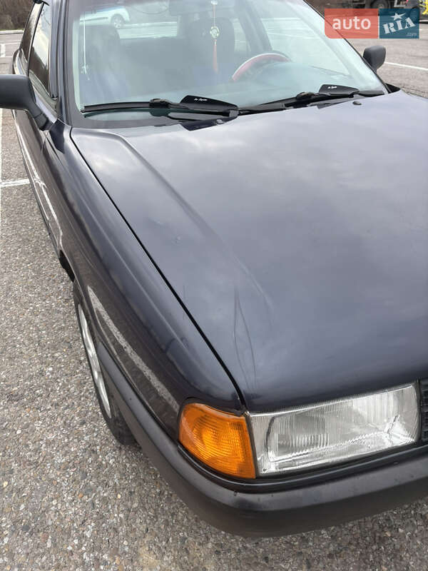 Седан Audi 80 1989 в Черновцах