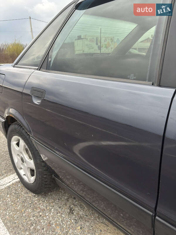 Седан Audi 80 1989 в Черновцах