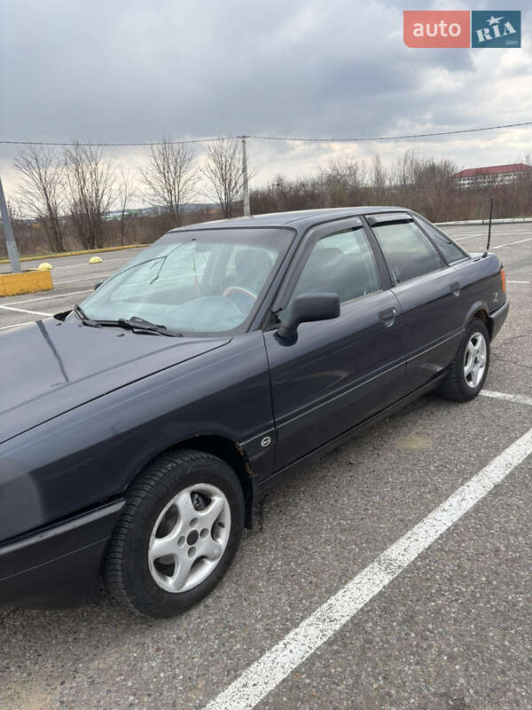 Седан Audi 80 1989 в Черновцах