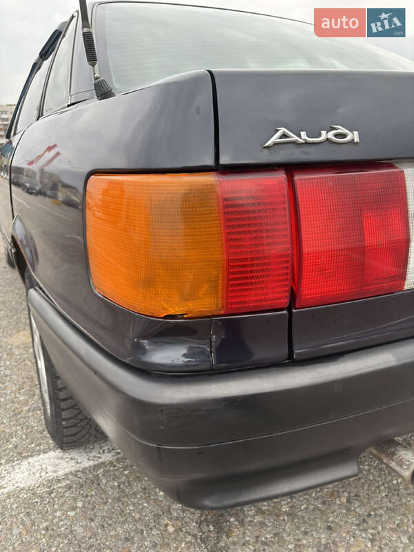 Седан Audi 80 1989 в Черновцах